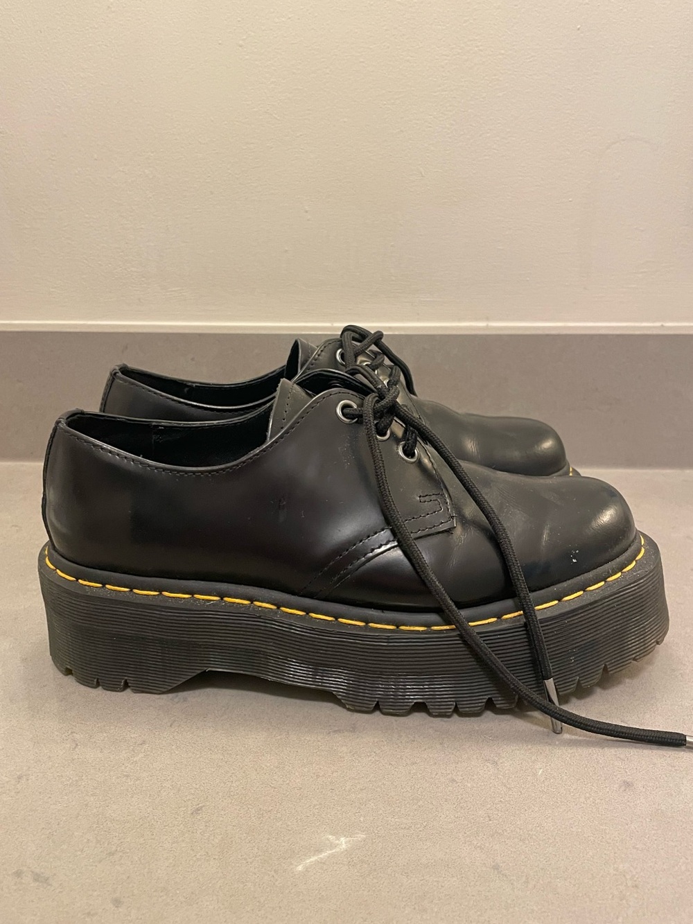 Dr. Martens Quad platform shoes black